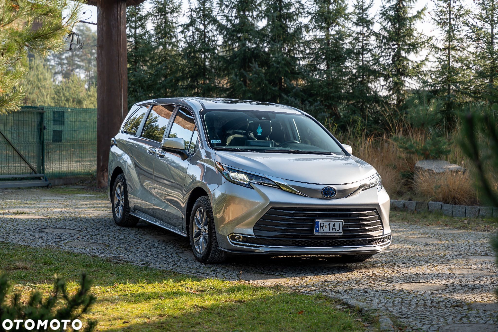 Toyota Sienna - 1