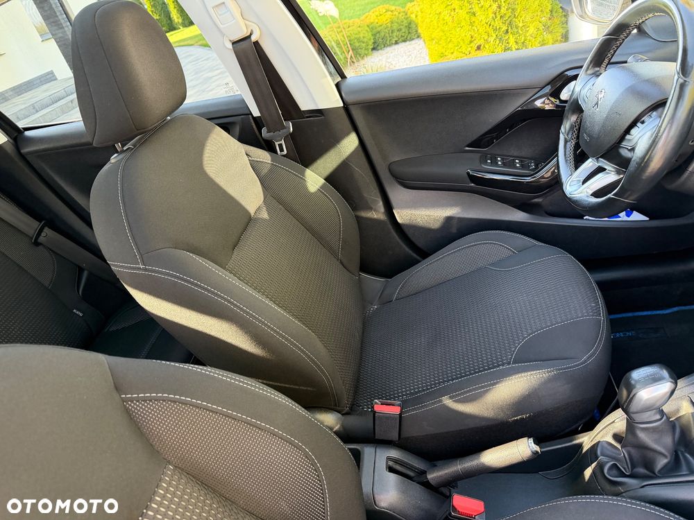 Peugeot 208 1.6 BlueHDi Allure S&S - 16