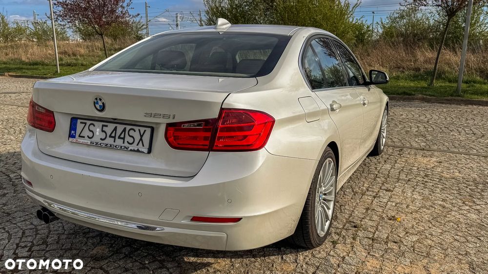 BMW Seria 3 328i Sport-Aut Luxury Line - 7