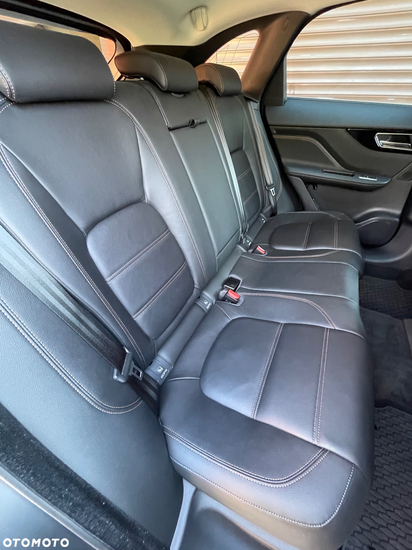 Jaguar F-Pace 2.0 i4D AWD R-Sport - 29