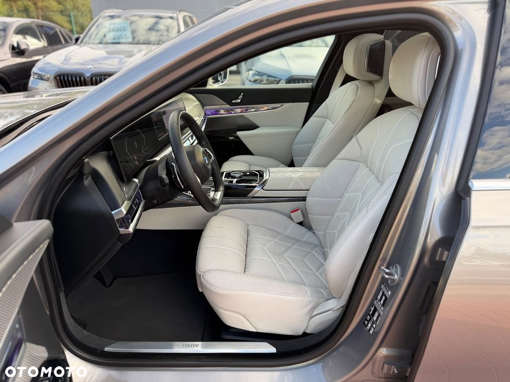 BMW Seria 7 740d xDrive mHEV sport - 9