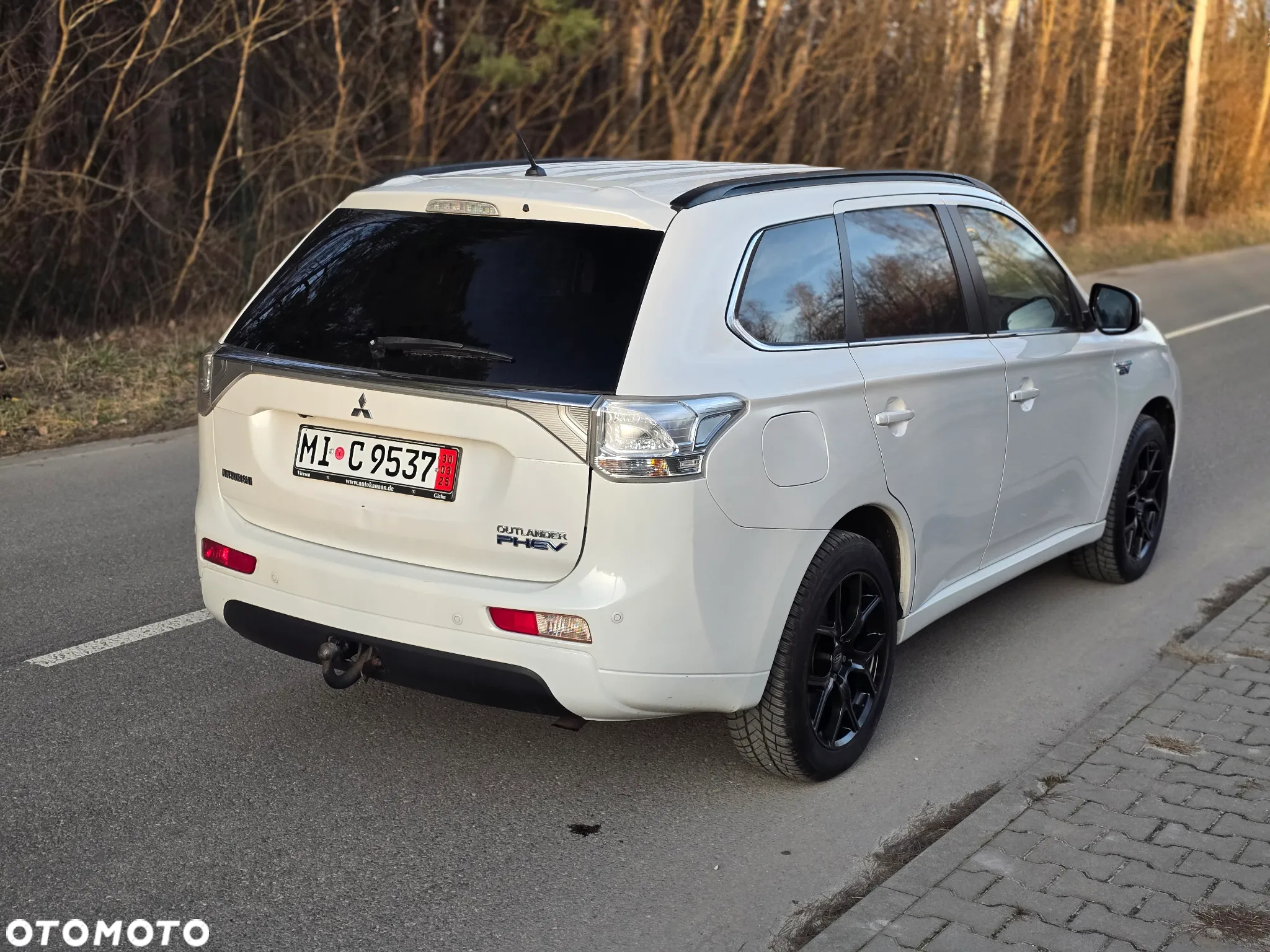 Mitsubishi Outlander 2.0 4WD Plug-In Hybrid - 13