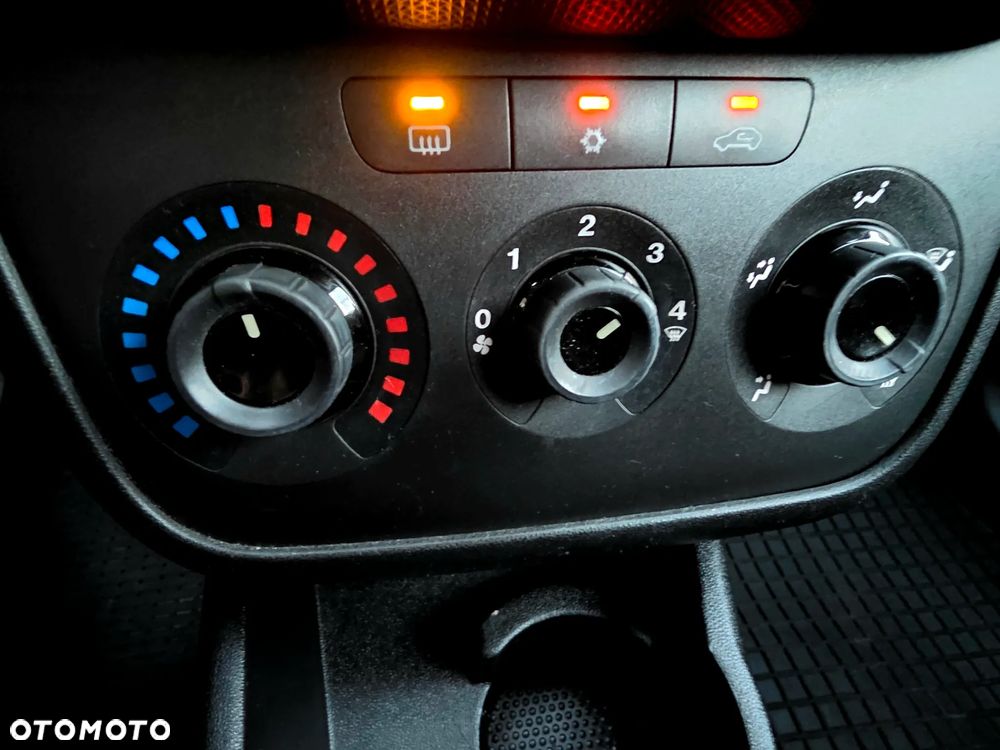 Fiat Punto 1.4 Easy S&S - 18
