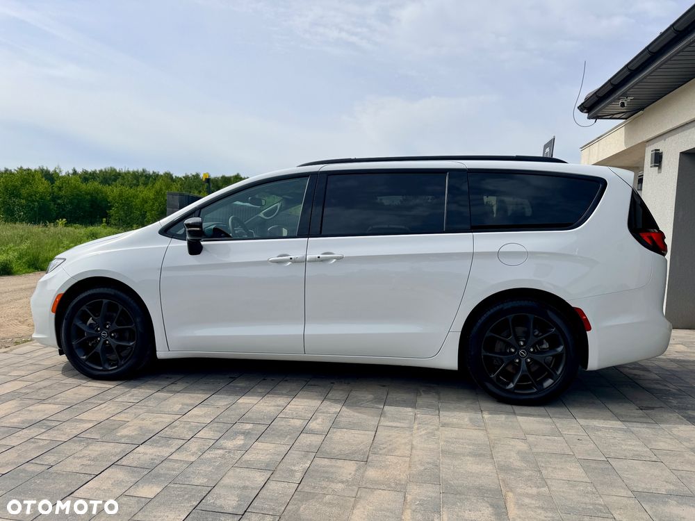 Chrysler Pacifica - 4