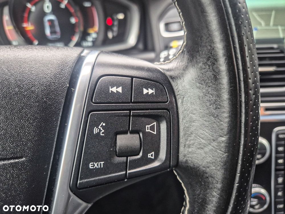 Volvo XC 60 D4 AWD Geartronic RDesign - 36