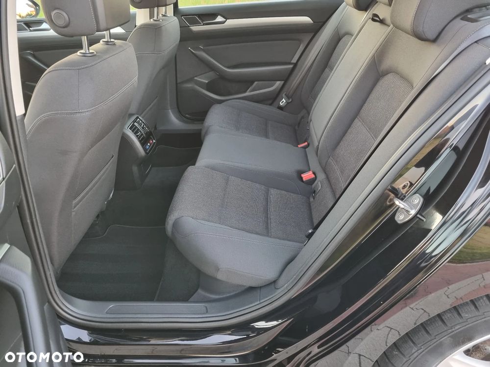 Volkswagen Passat 2.0 TDI SCR DSG Comfortline - 22