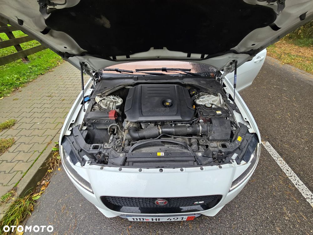 Jaguar XF 2.0 i4D AWD R-Sport - 32