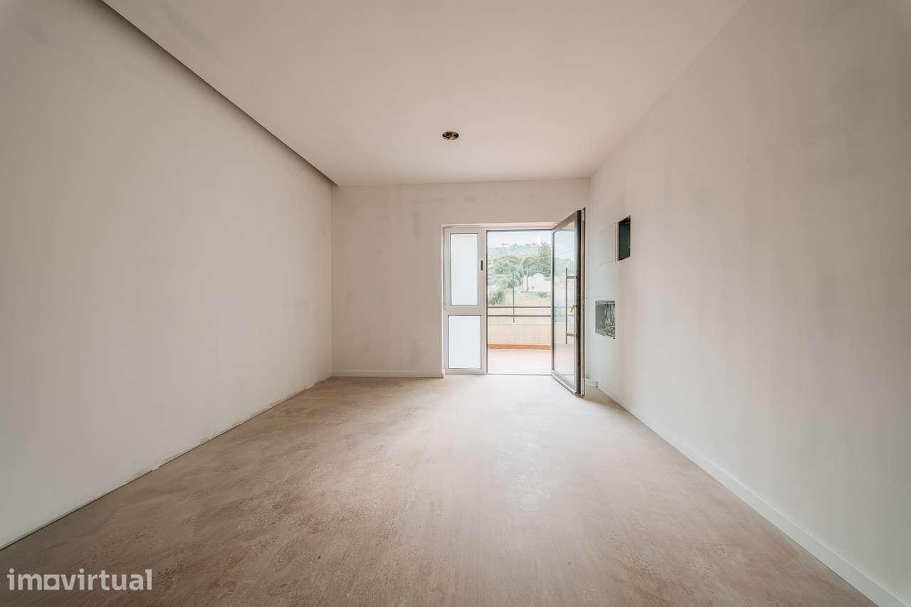 Apartamento T1 totalmente renovado com entrada independente – Minde - Grande imagem: 4/14