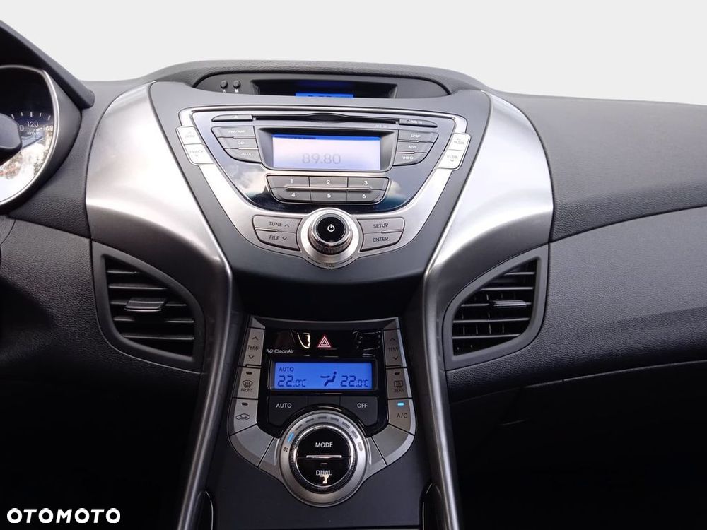 Hyundai Elantra 1.6 Comfort - 18
