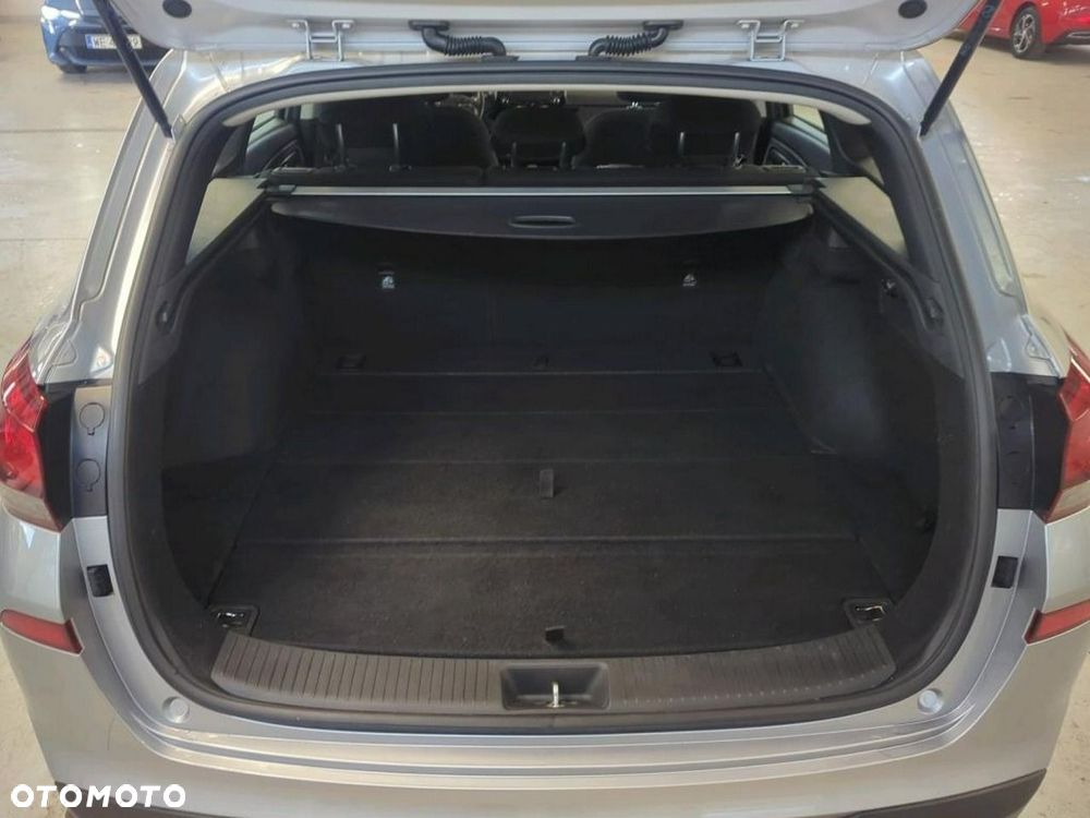 Hyundai i30 1.5 DPI Classic + - 4