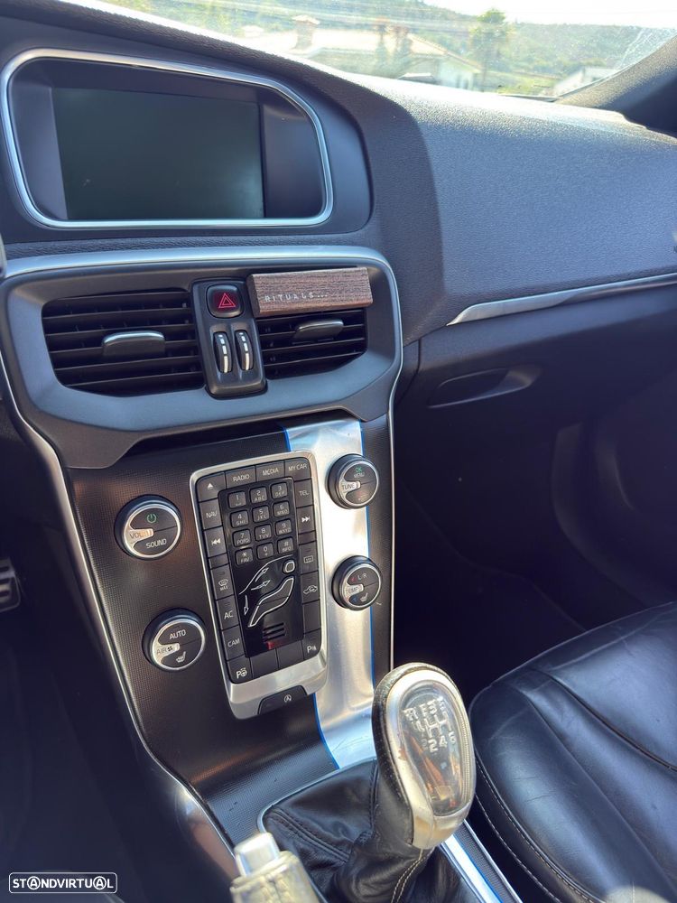 Volvo V40 D2 R Design - 7