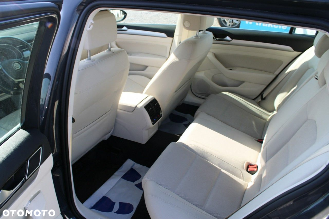 Volkswagen Passat - 27