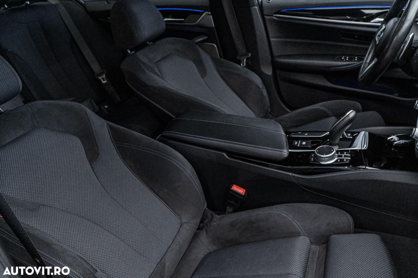 BMW Seria 5 540i AT - 38