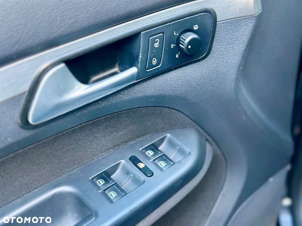 Volkswagen Touran 2.0 TDI DSG United - 12