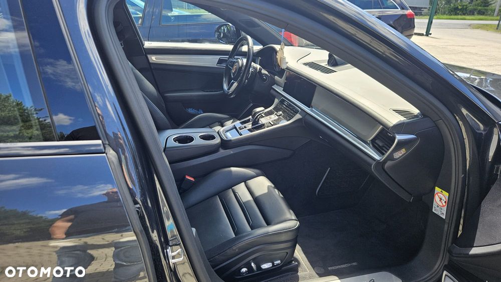 Porsche Panamera 4 E-Hybrid - 10