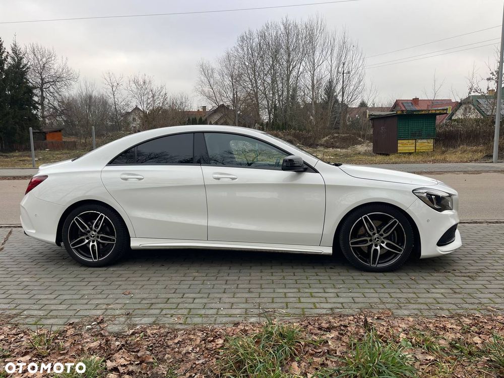 Mercedes-Benz CLA 220 4-Matic AMG Line - 4