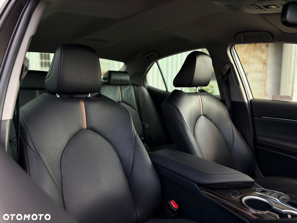 Toyota Camry 2.5 Hybrid Executive CVT - 22