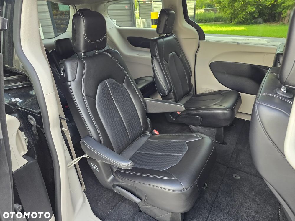 Chrysler Pacifica - 37