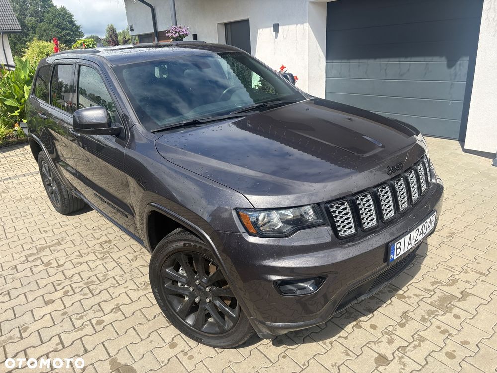 Jeep Grand Cherokee - 29