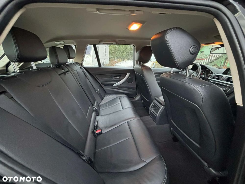 BMW Seria 3 318d DPF Touring Edition Sport - 29