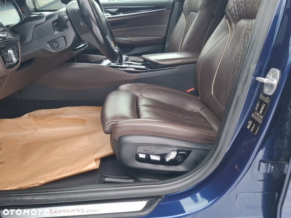 BMW Seria 5 530d Luxury Line - 11