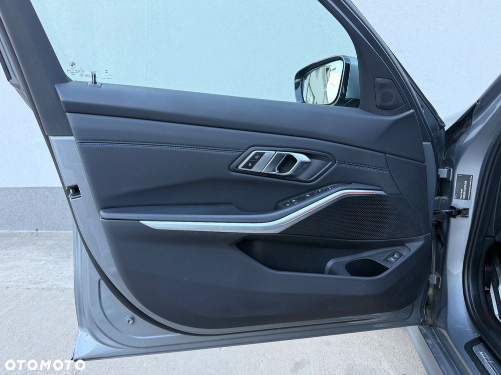 BMW Seria 3 320d xDrive M Sport sport - 12