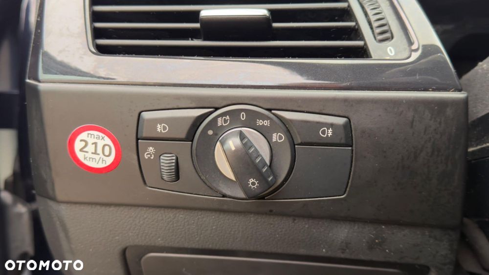 BMW Seria 5 525d - 37