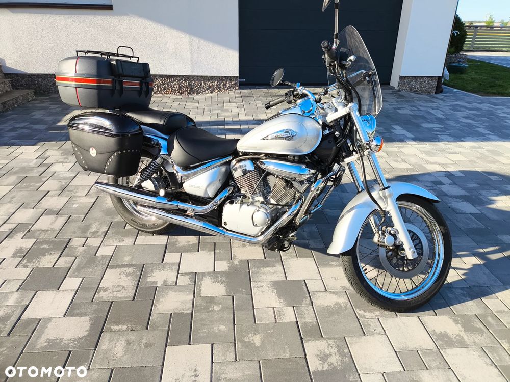 Suzuki Intruder - 1