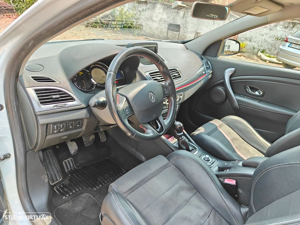 Renault Mégane Sport Tourer ST Line - 5