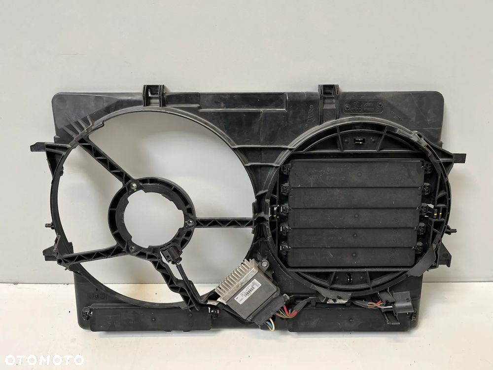 Obudowa wentylatorów AUDI A4 B8 A5 8K0121003Q - 1