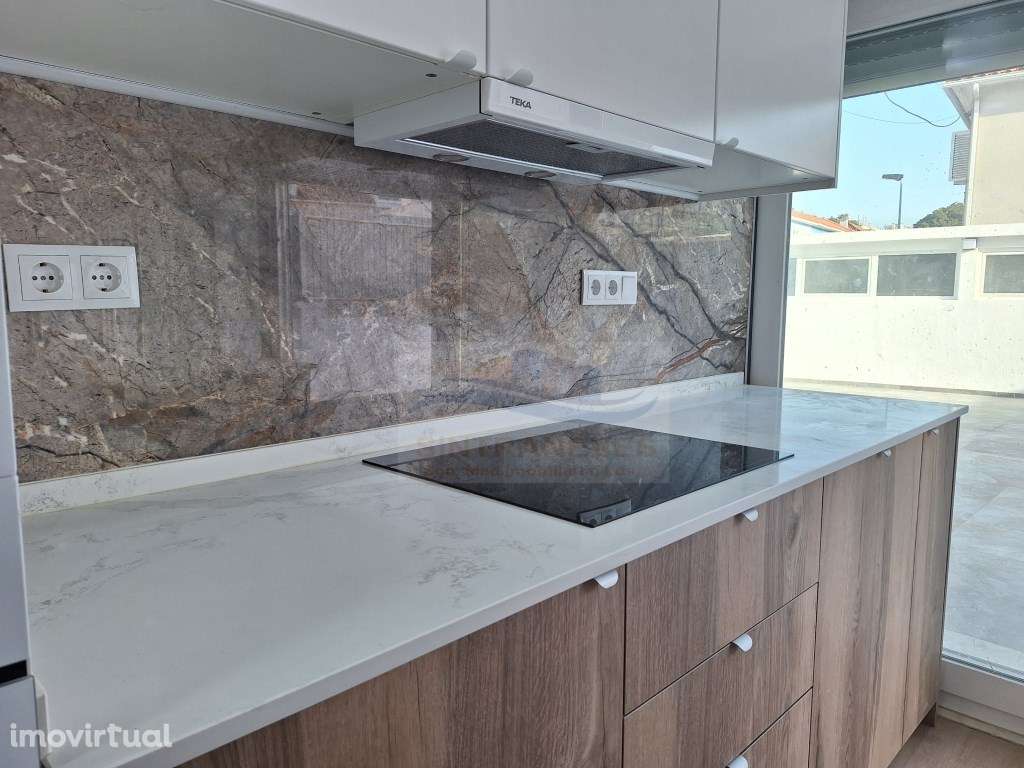 Fantástica Moradia T3 com GARAGEM Santa Cruz de Benfica totalmente ... - Grande imagem: 5/46