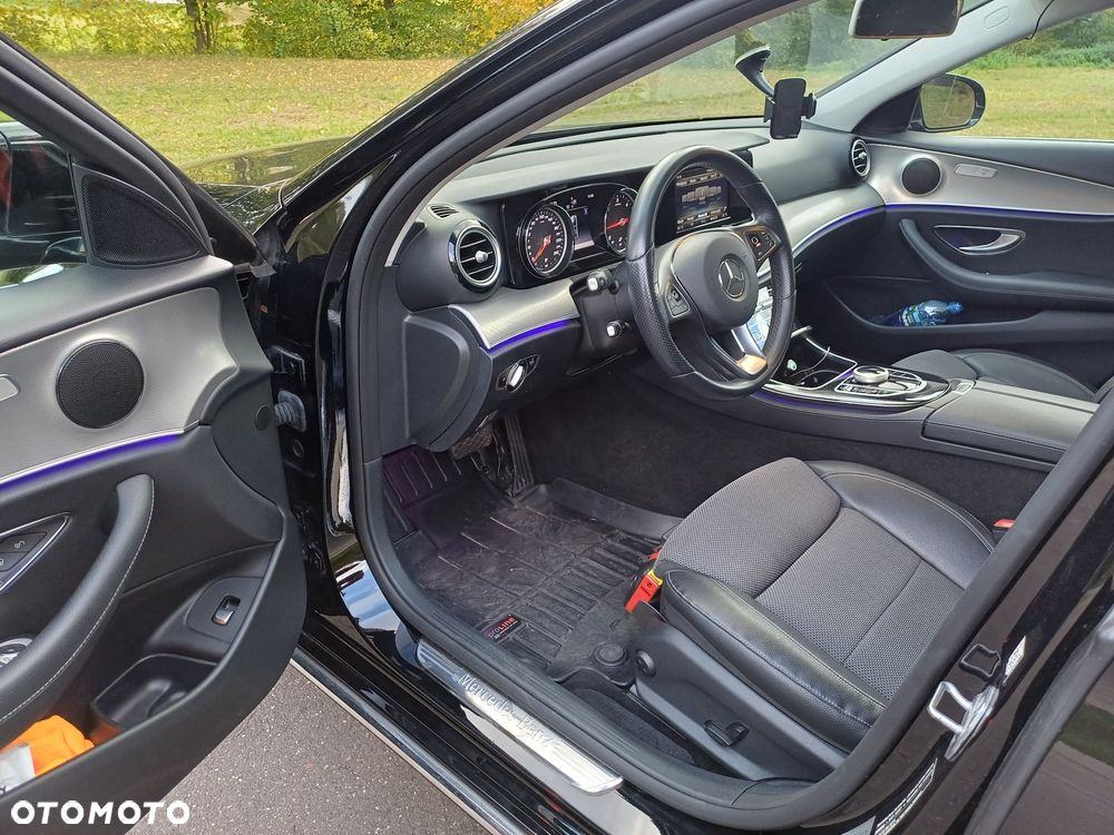 Mercedes-Benz Klasa E 200 d 9G-TRONIC - 19