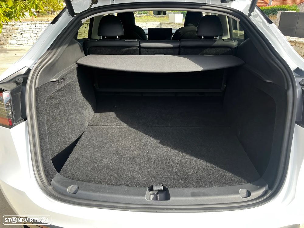 Tesla Model Y Long Range Dual Motor AWD - 2