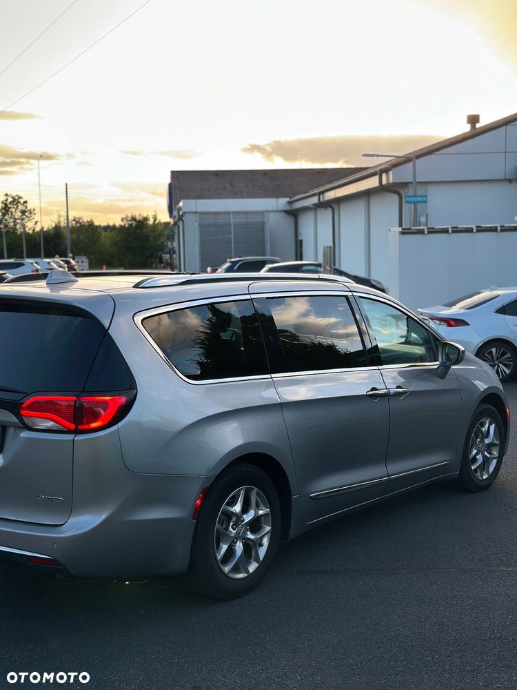 Chrysler Pacifica - 5