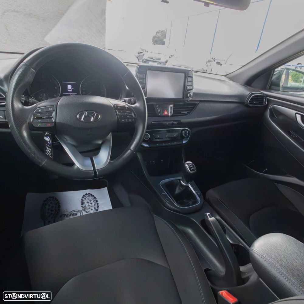 Hyundai i30 SW 1.6 CRDi Blue Comfort+Navi - 11