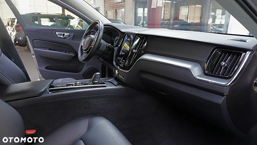 Volvo XC 60 T4 Momentum Pro - 16