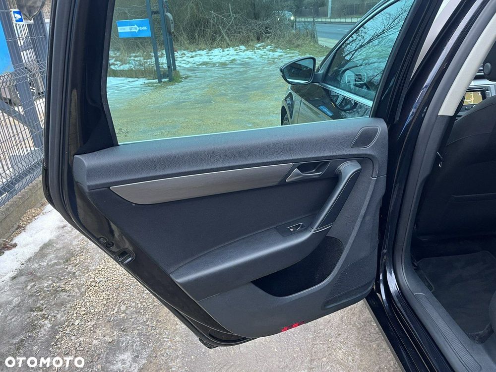 Volkswagen Passat - 25