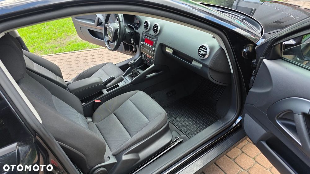 Audi A3 3-drzwiowe 1.6 TDI DPF Attraction - 27