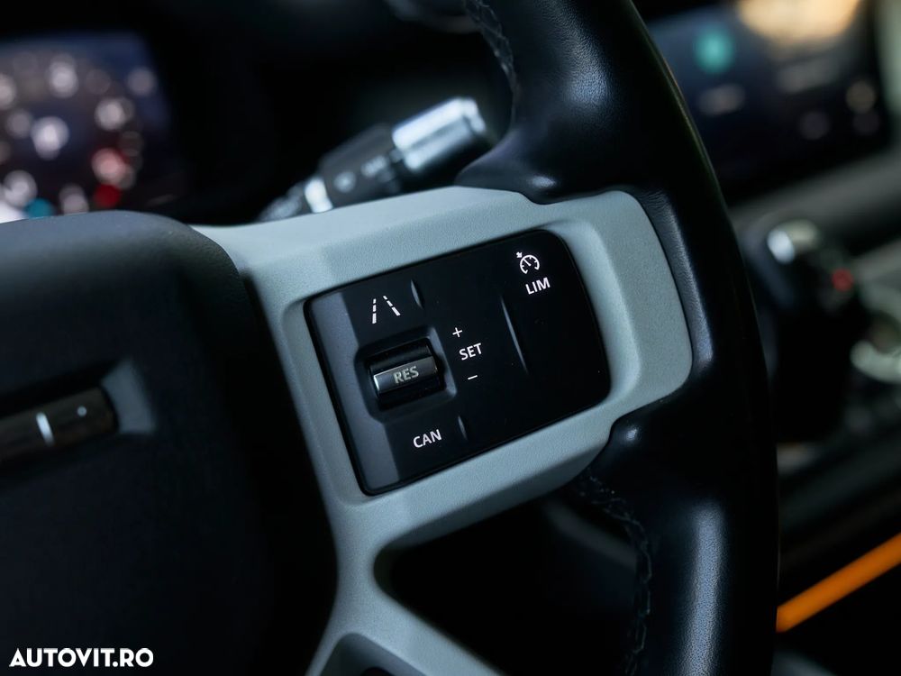 Land Rover Defender 110 2.0L D240 S - 19