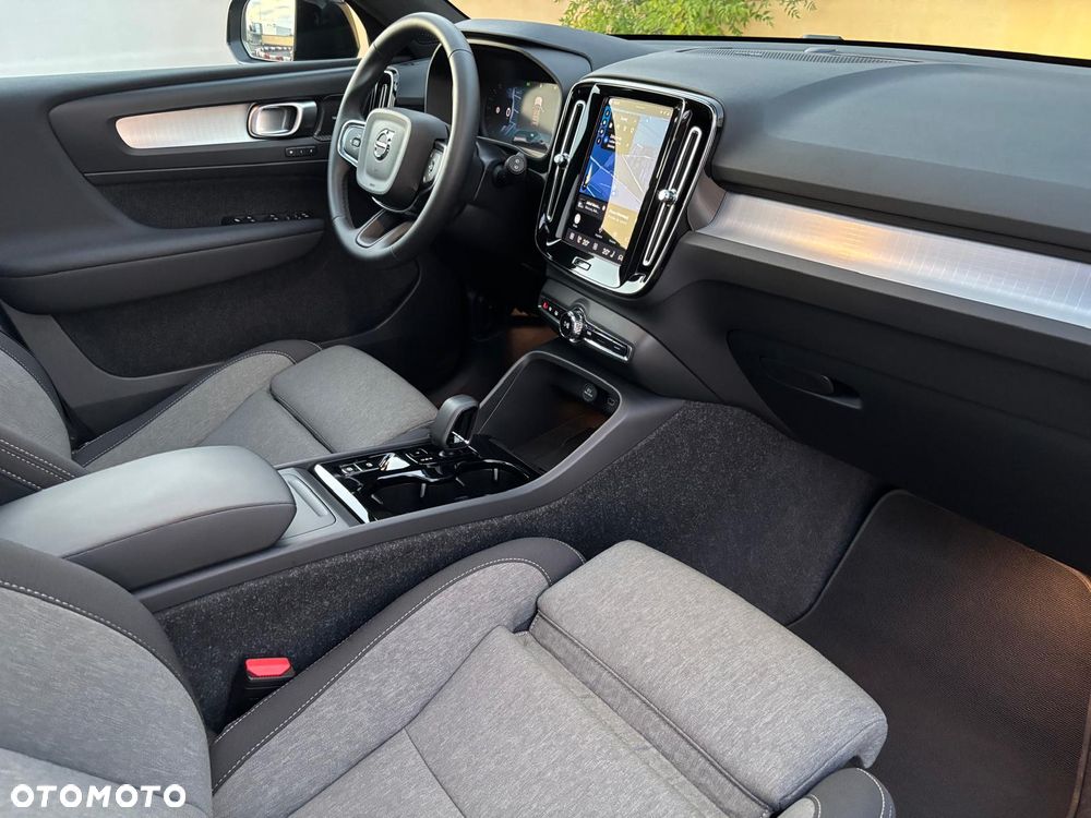 Volvo XC 40 B4 Ultra Black Edition - 19