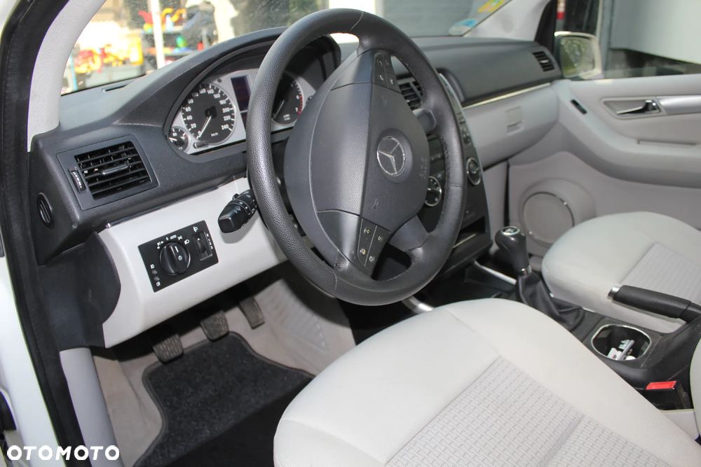 Mercedes-Benz Klasa B 150 BlueEffICIENCY - 9