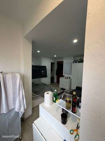 Arrendo T0 totalmente remodelado e mobiliado - Grande imagem: 3/4