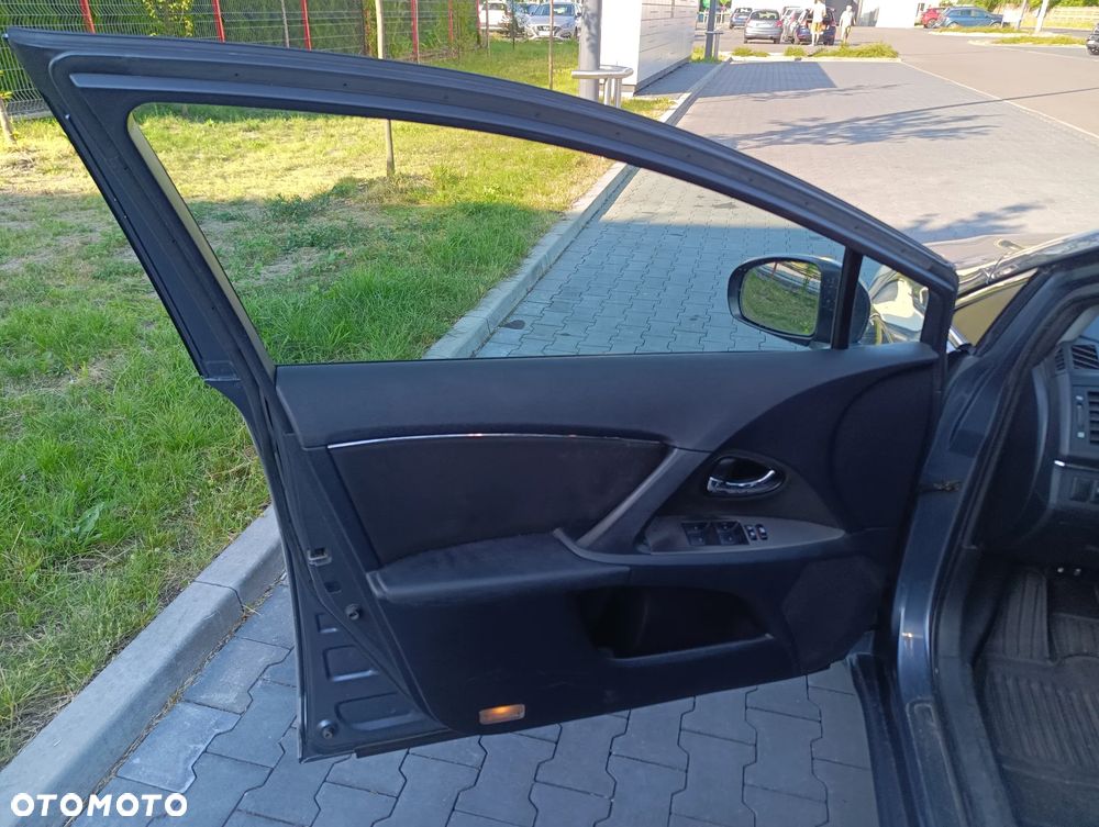 Toyota Avensis 1.8 Sol - 11
