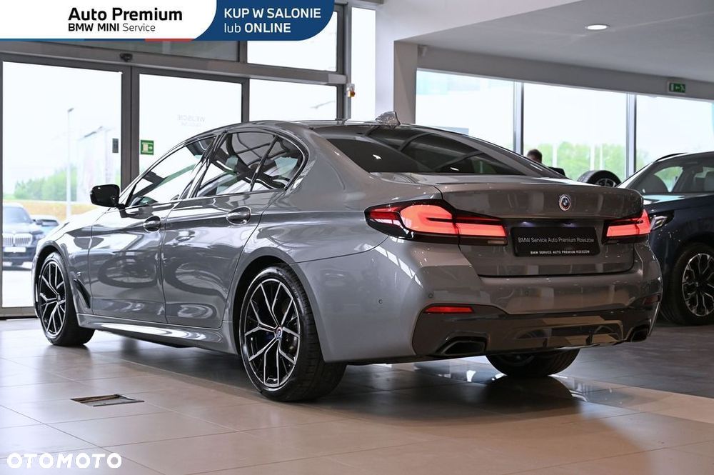 BMW Seria 5 530d xDrive mHEV - 18
