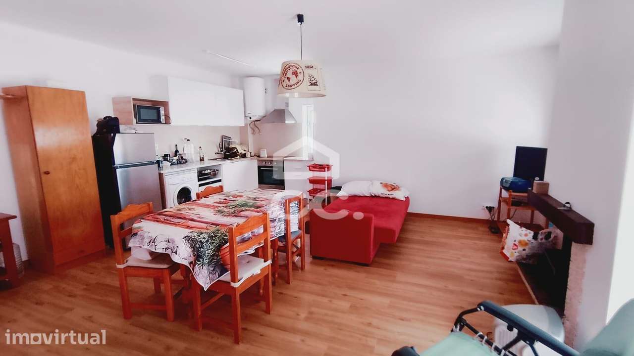 Apartamento remodelado com  2 quartos no rés-do-chão, localizado na Pr - Grande imagem: 2/12