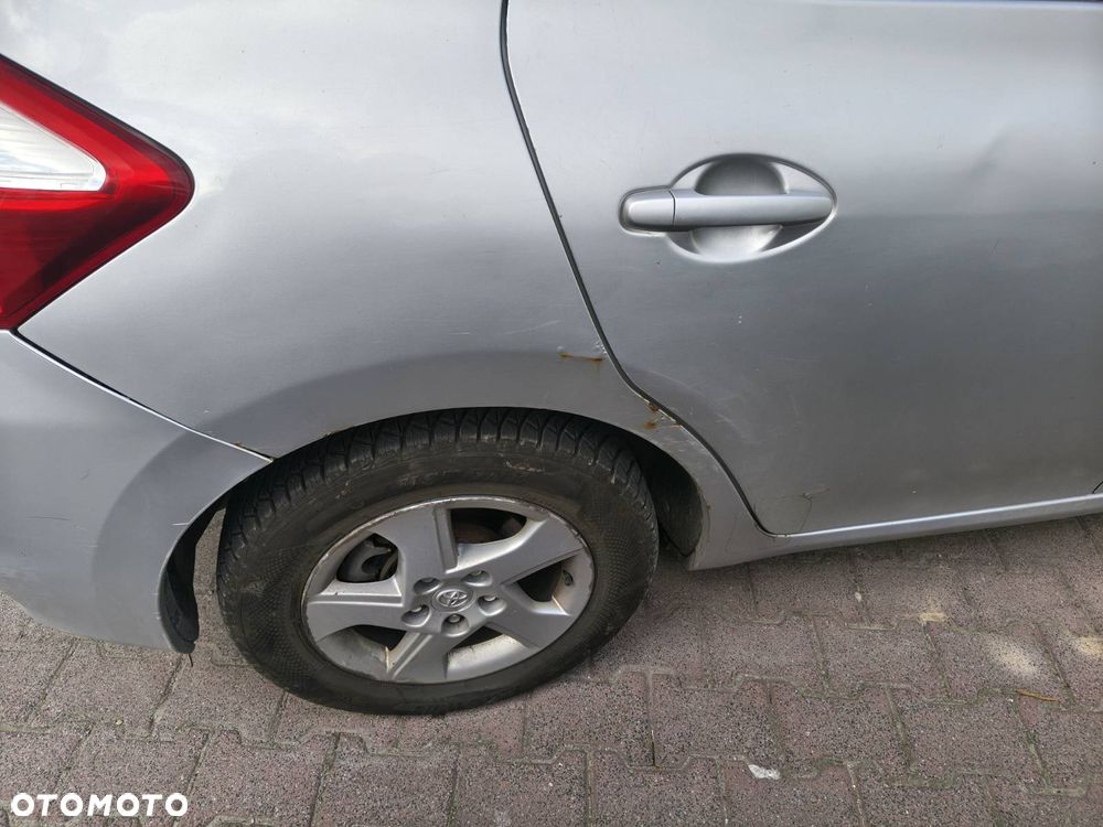Toyota Auris 1.8 HSD Sol - 4