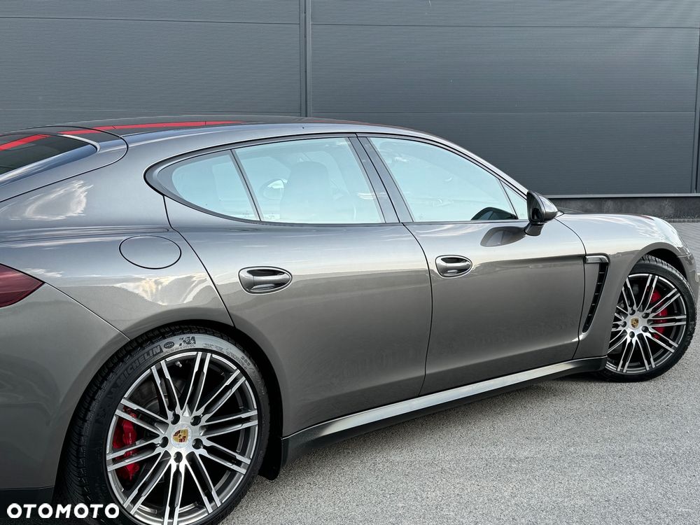 Porsche Panamera - 18