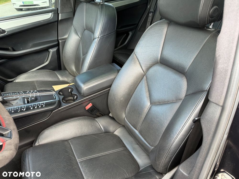 Porsche Macan Turbo PDK - 25