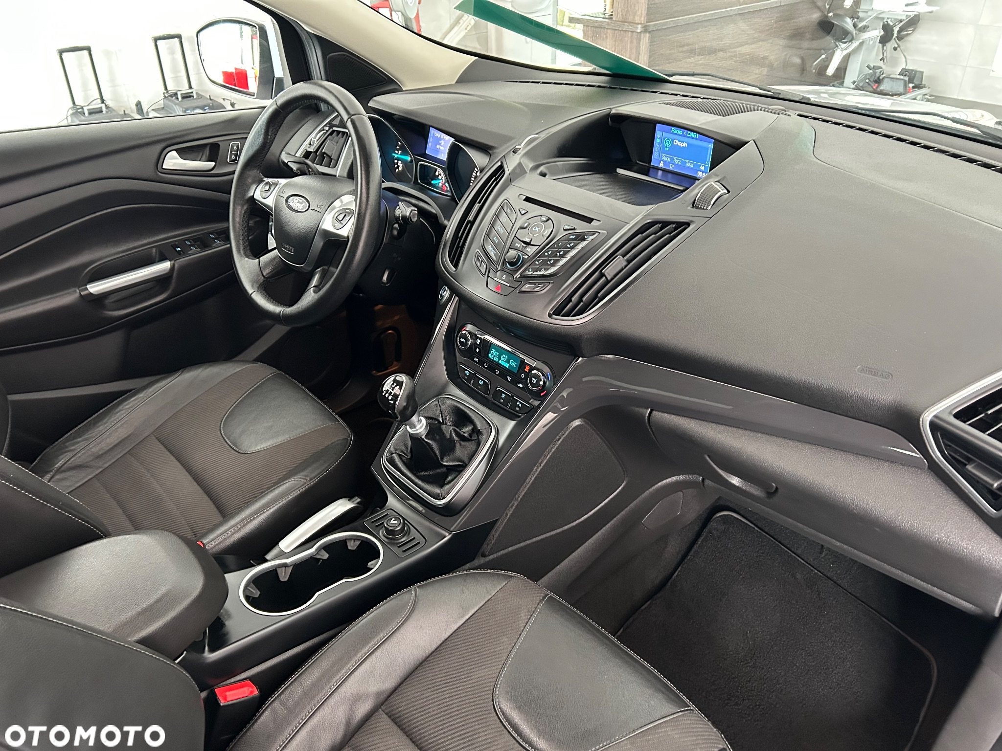 Ford Kuga 2.0 TDCi 2x4 Titanium - 29