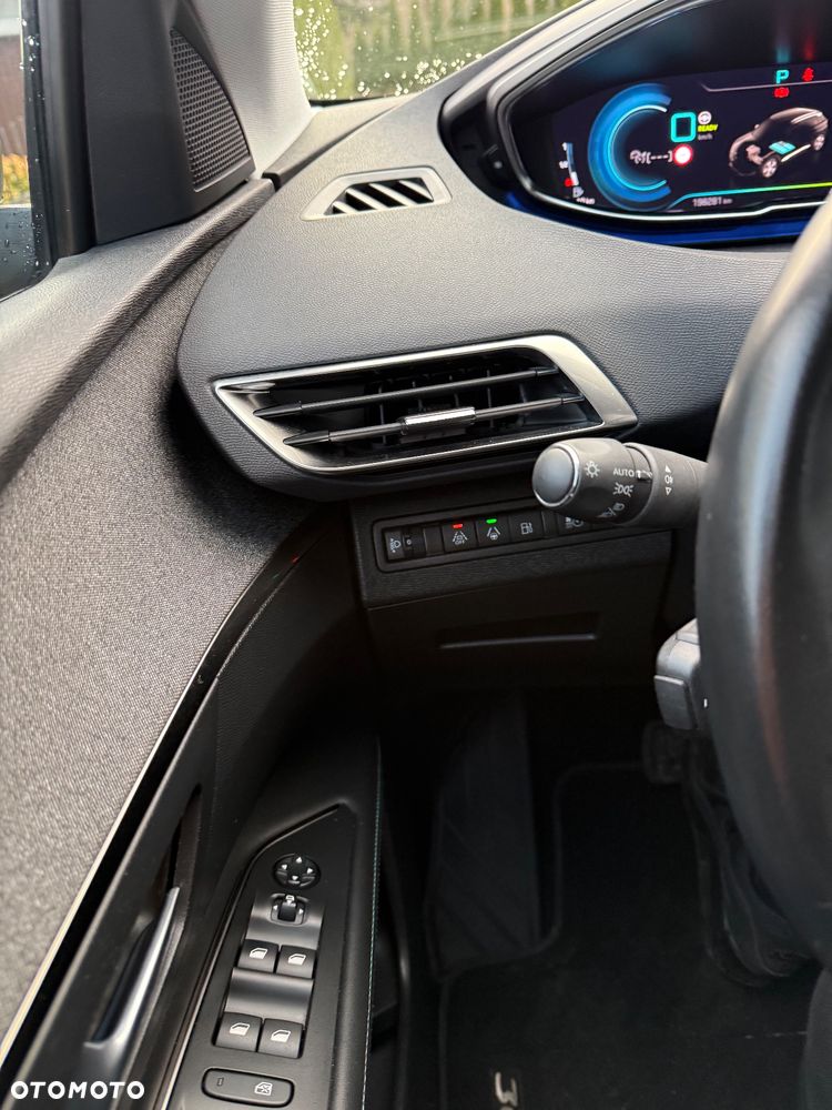 Peugeot 3008 1.6 PureTech Hybrid PHEV Allure Pack S&S EAT8 - 23